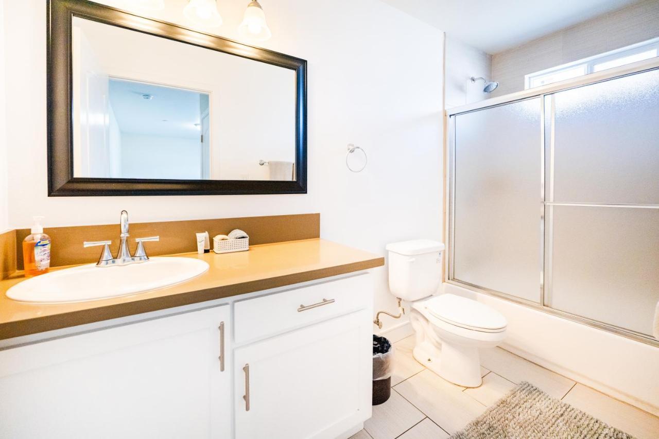 Large Chic 5-bedroom 3 Bathroom Clost To Downtown La