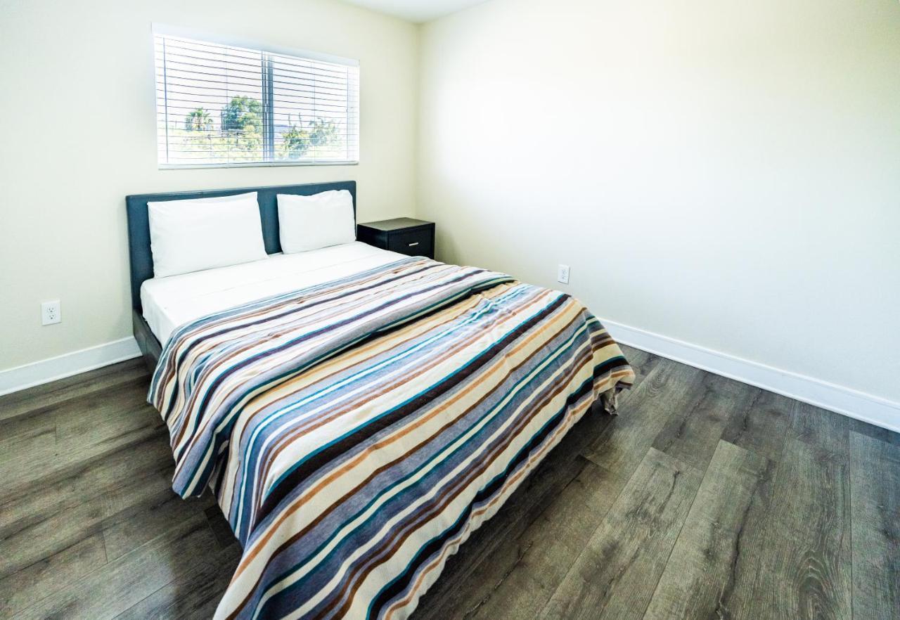 Large Chic 5-bedroom 3 Bathroom Clost To Downtown La * Los Angeles