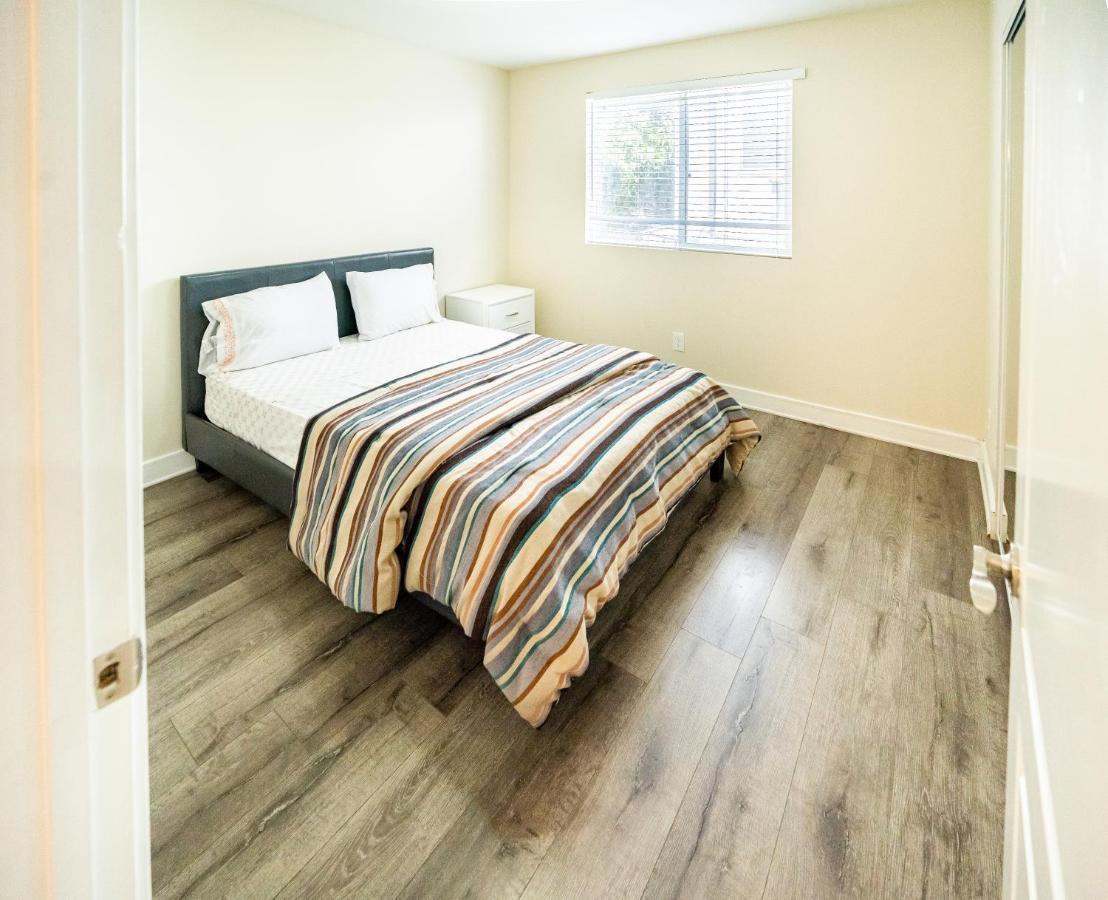 Large Chic 5-bedroom 3 Bathroom Clost To Downtown La *