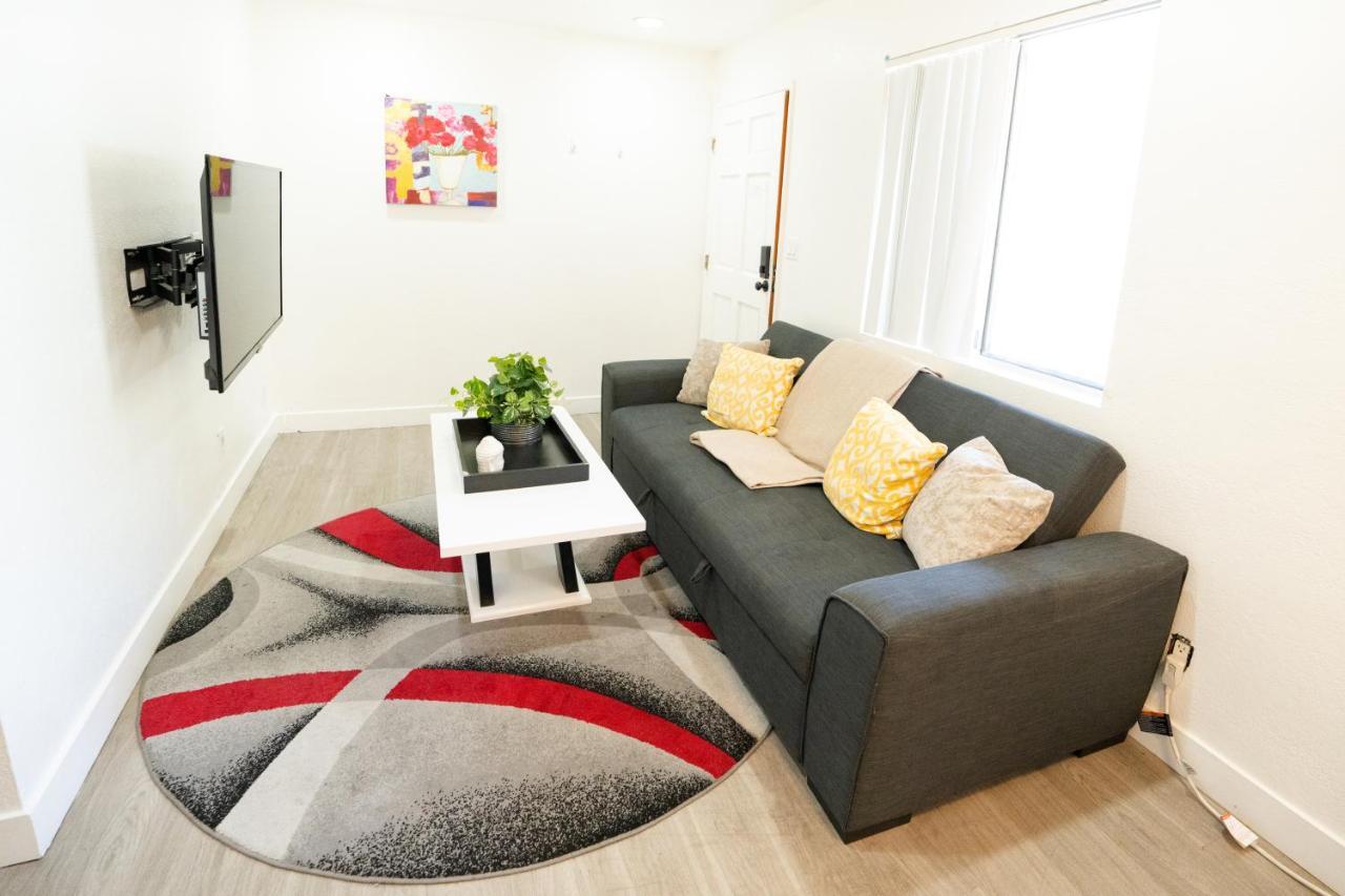 Apartment Cozy Small 2 Bedroom In Koreatown/hollywood *