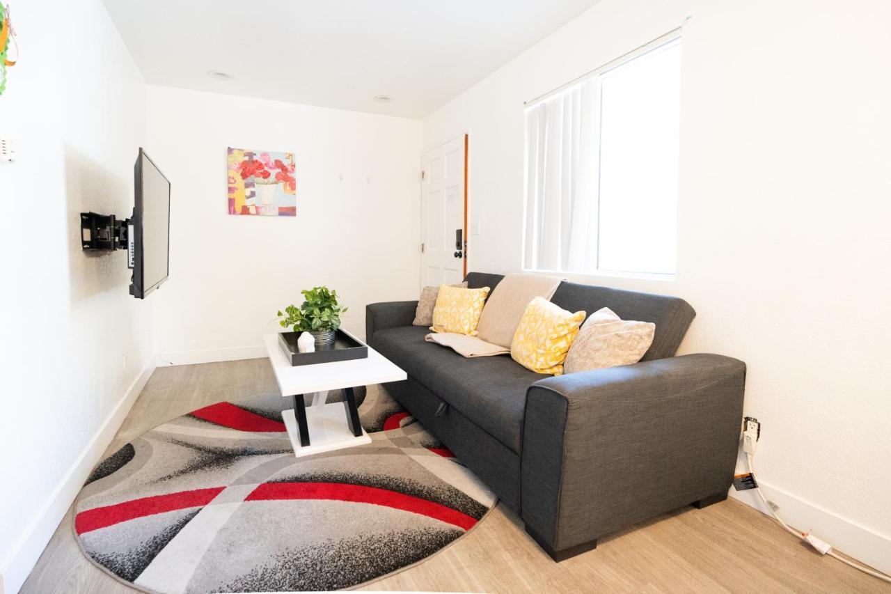Cozy Small 2 Bedroom In Koreatown/hollywood *