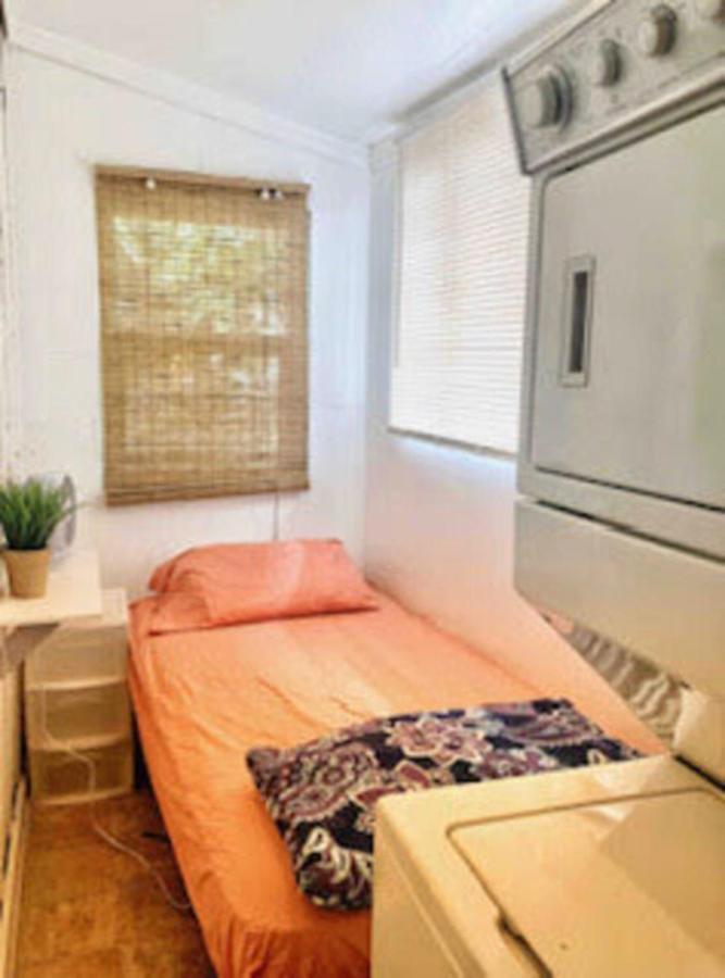 Skyline Vitali Siesta Couch Quarters In Heart Of Echo Park Dtla Awaits