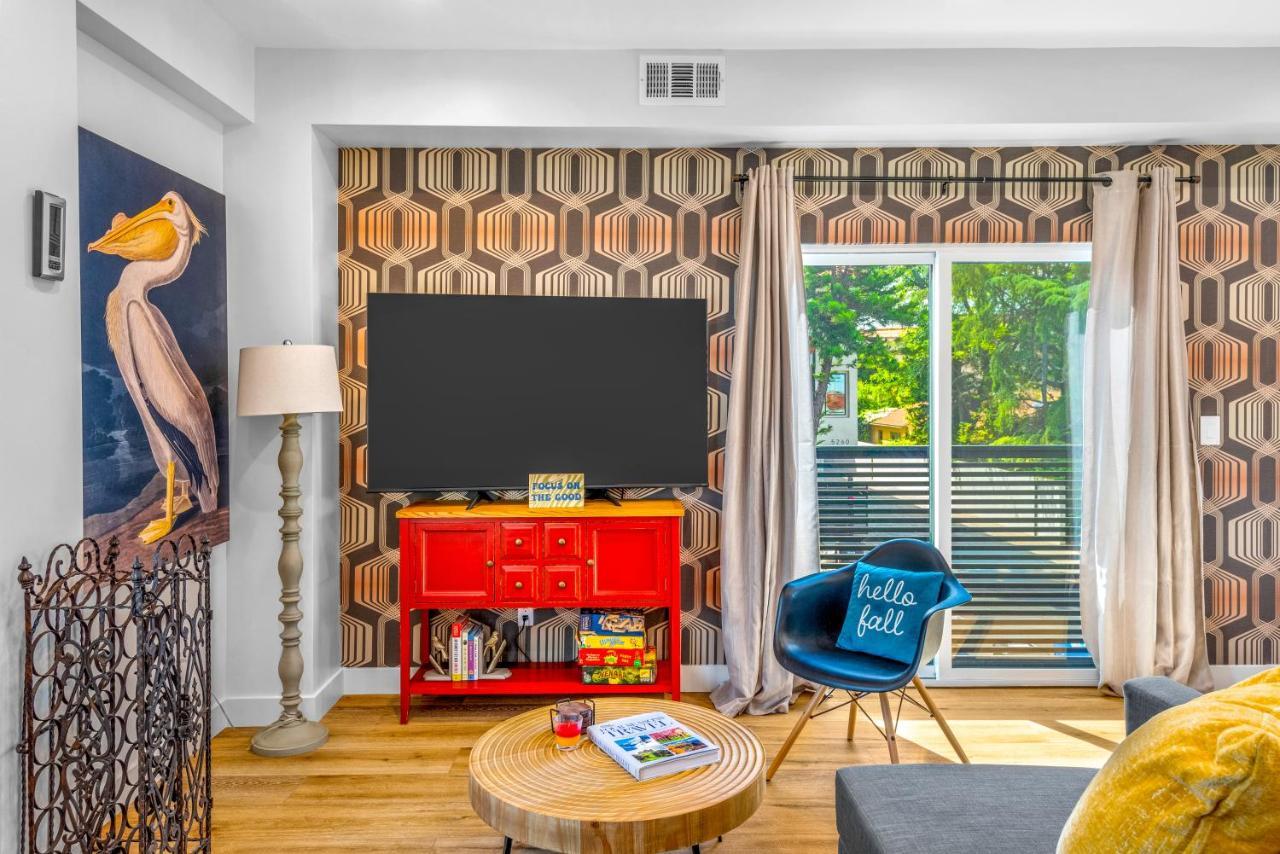 Stylish Sherman Oaks Townhouse 3bed + 3.5bath Master