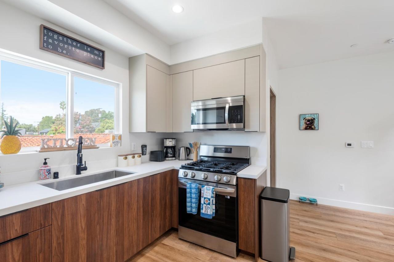 Stylish Sherman Oaks Townhouse 3bed + 3.5bath Master Apartment Los Angeles