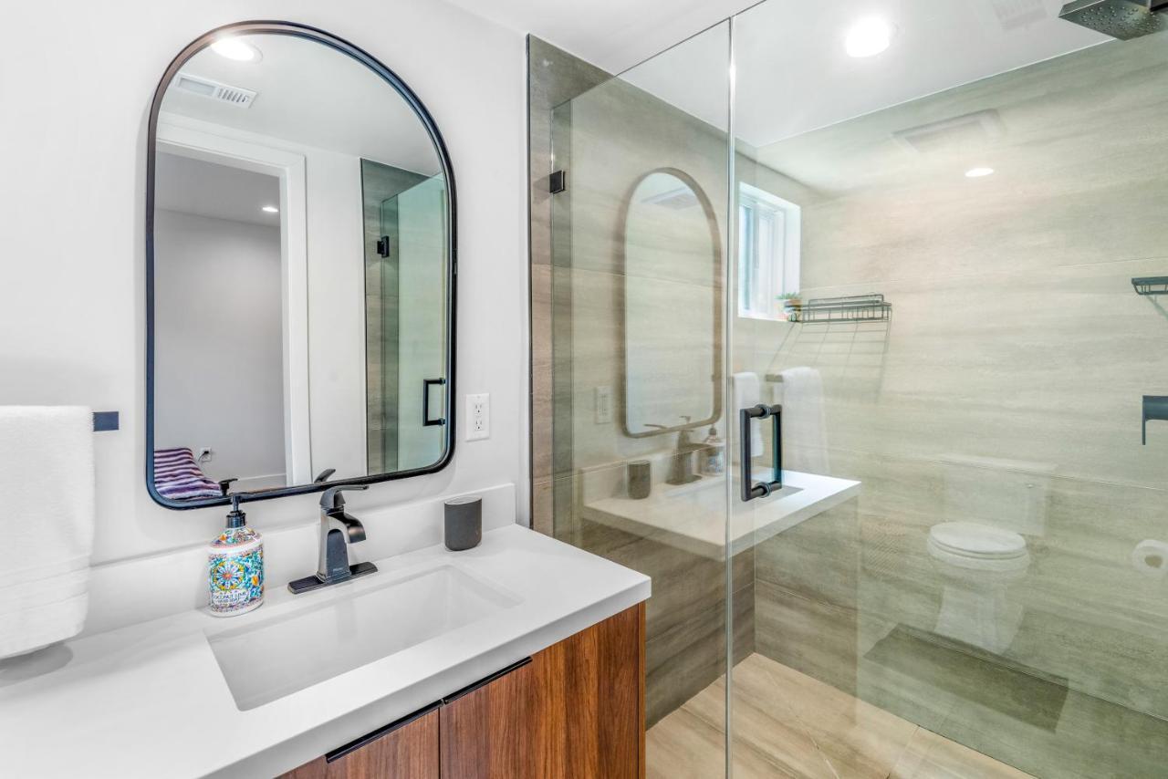 Stylish Sherman Oaks Townhouse 3bed + 3.5bath Master Apartment Los Angeles