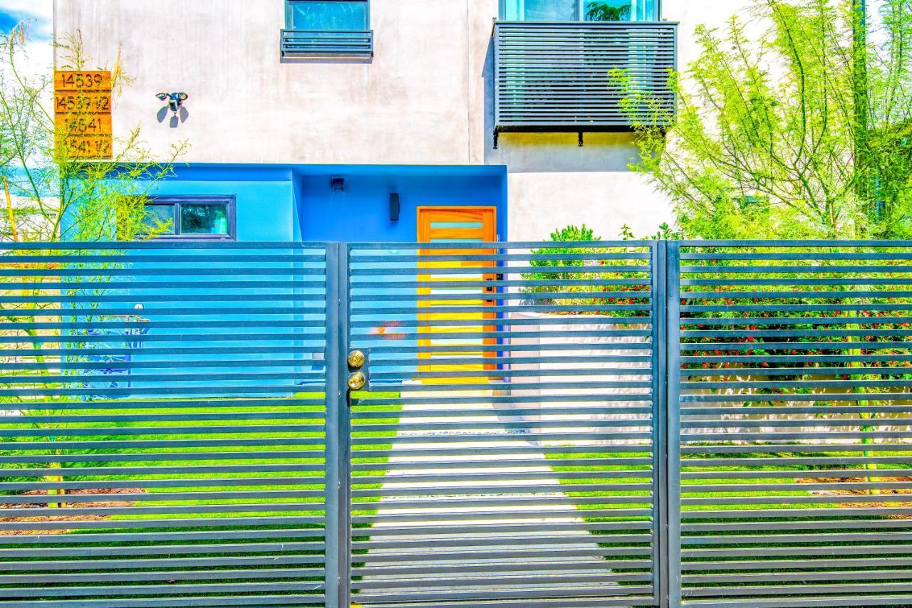 Stylish Sherman Oaks Townhouse 3bed + 3.5bath Master Apartment
