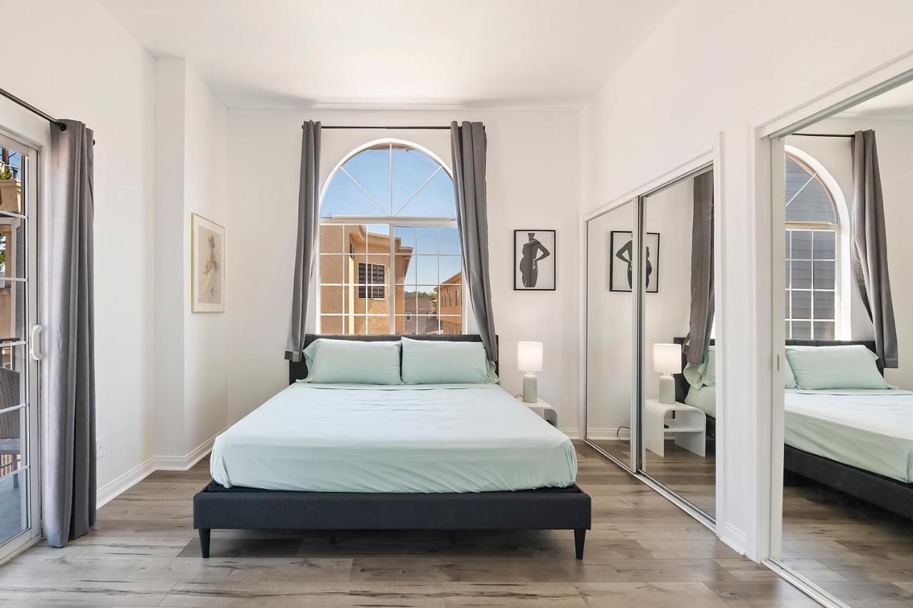 Modern Loft Close To Universal And Hollywood For 8 Apartment Los Angeles