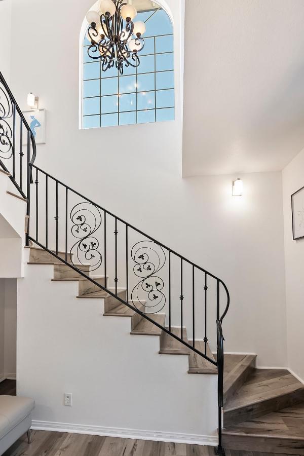 Apartment Modern Loft Close To Universal And Hollywood For 8 Los Angeles