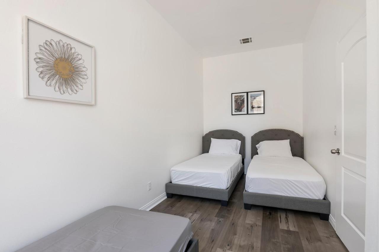 Modern Loft Close To Universal And Hollywood For 8 Apartment Los Angeles