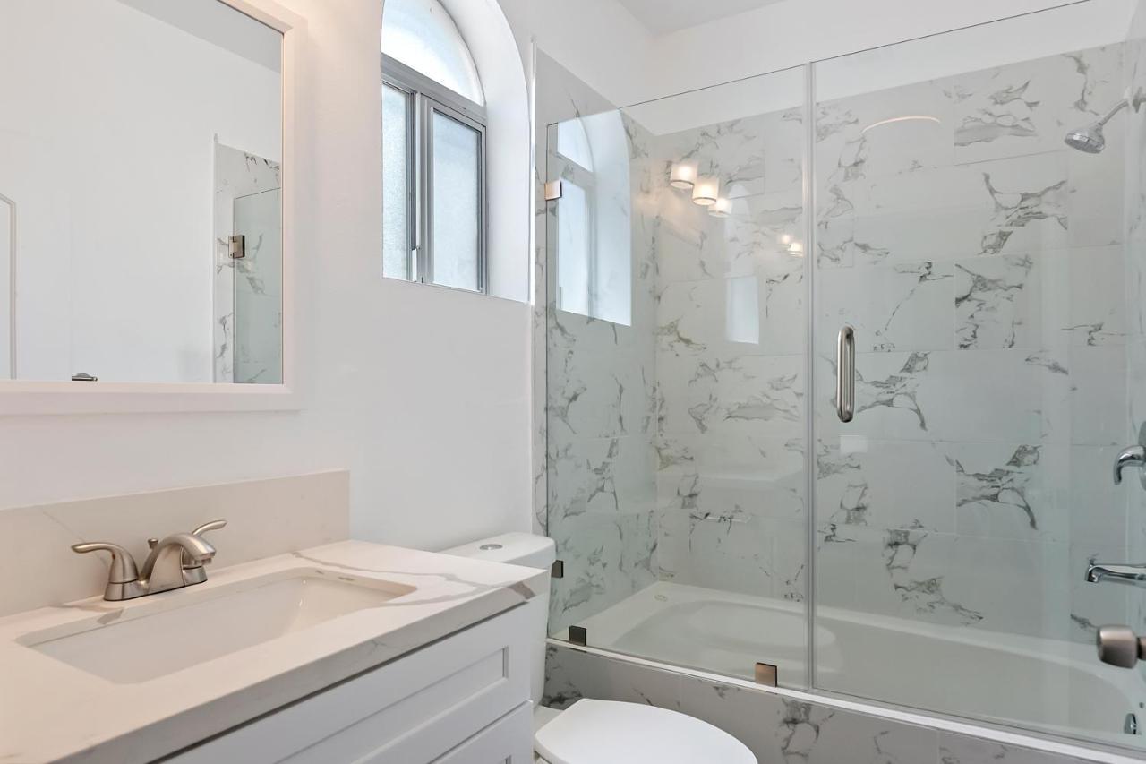 Apartment Spacious Private Gated Modern Loft Close To Universal And Hollywood