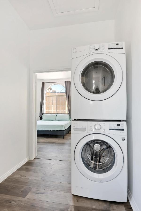 Spacious Private Gated Modern Loft Close To Universal And Hollywood Apartment