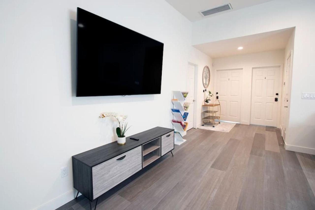 Newly Renovated 4br In La Near Hollywood And Ktown Apartment *