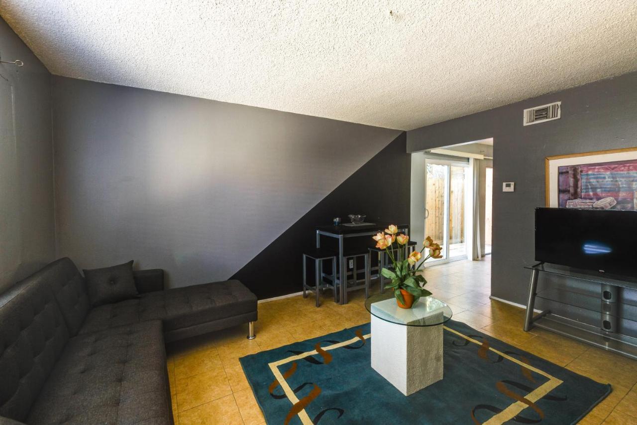North Hollywood About 3 Mi To Universal Studios! Holiday home
