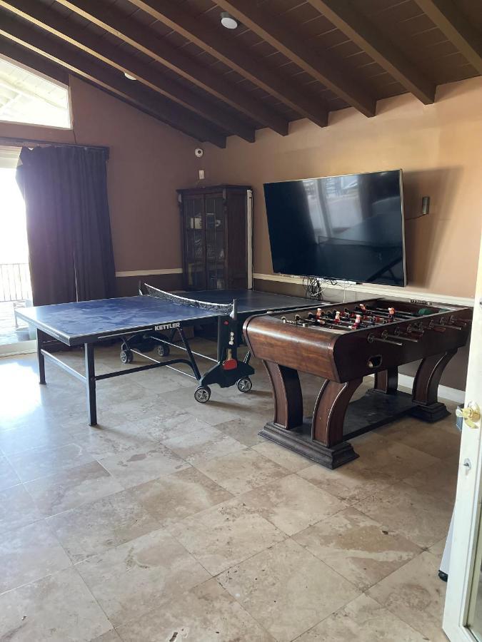 Encino Hills Private For Females Homestay