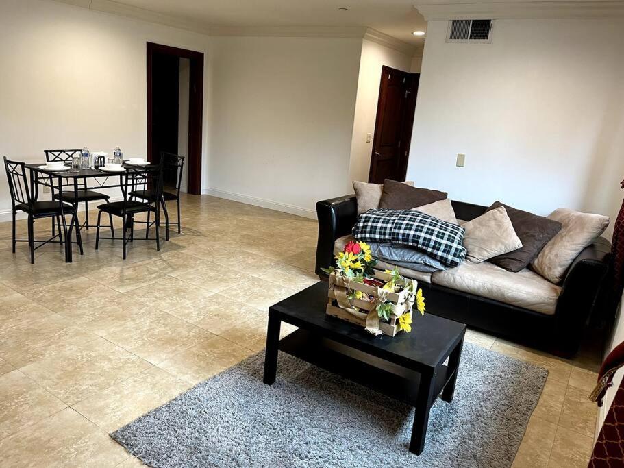 Apartment At Halliday Los Angeles