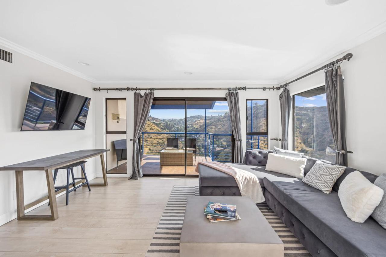 Hollywood Hills Infinity