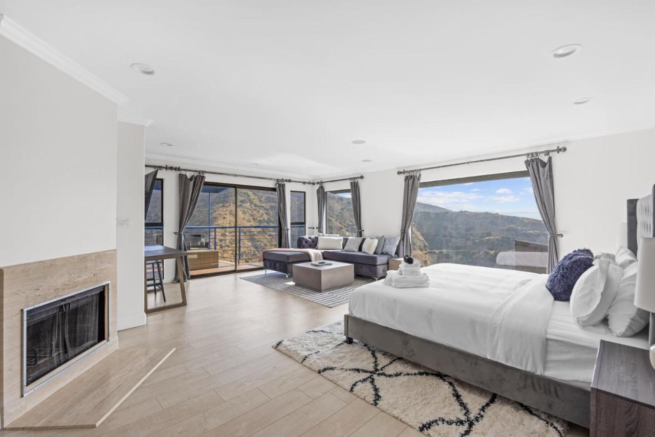 Hollywood Hills Infinity