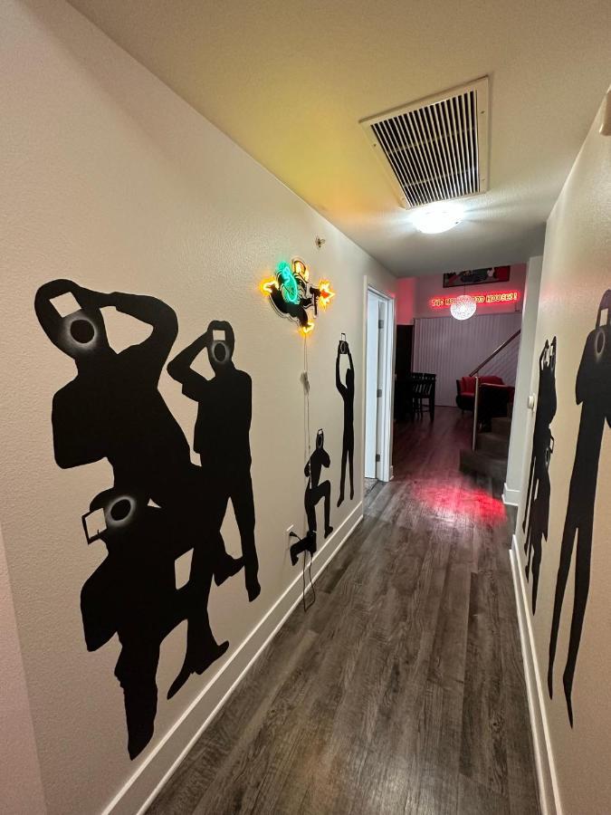 Hollywood House *
