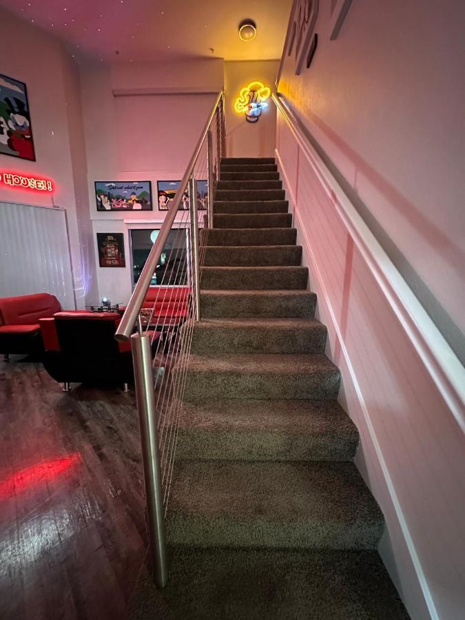 Hollywood House *