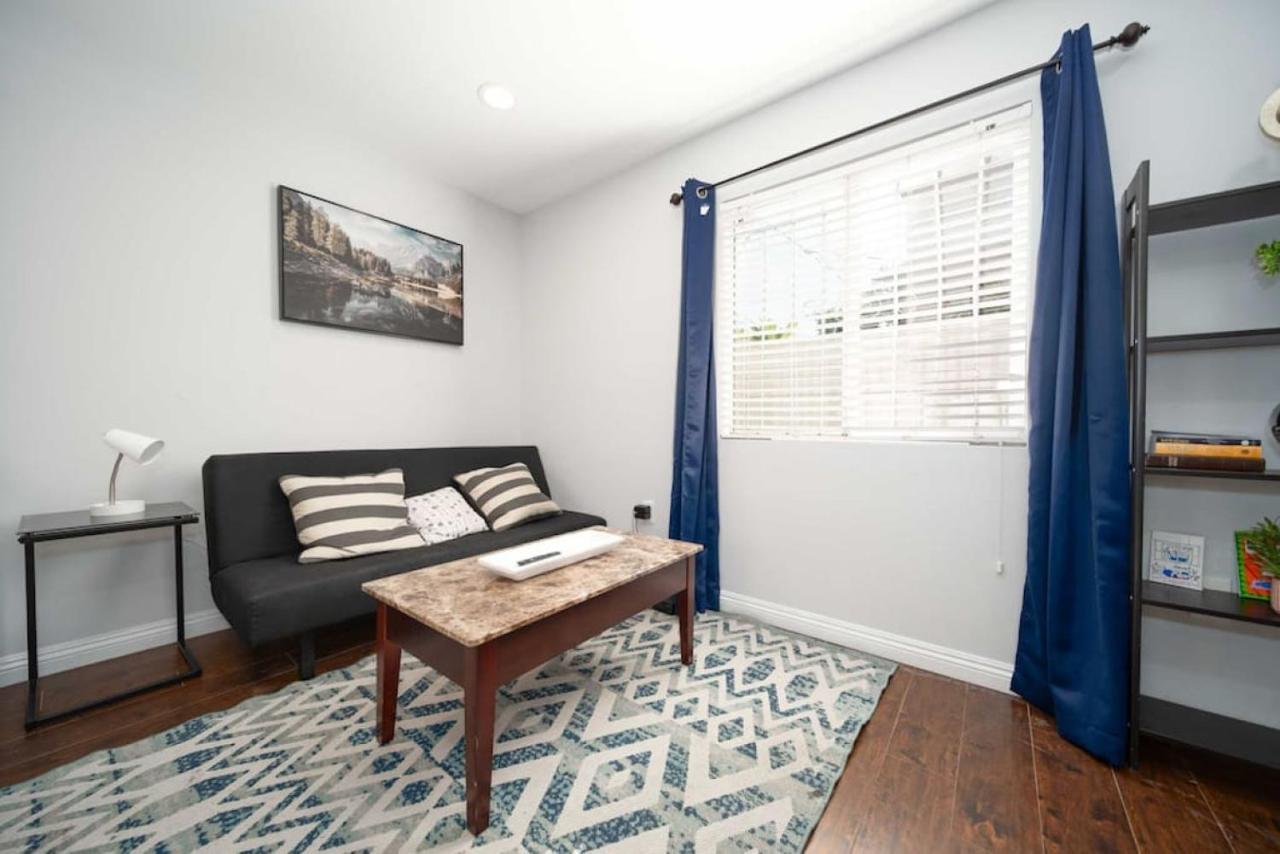 Modern 10 Min Walk To Usc Near Dtla Ktown Holiday home *