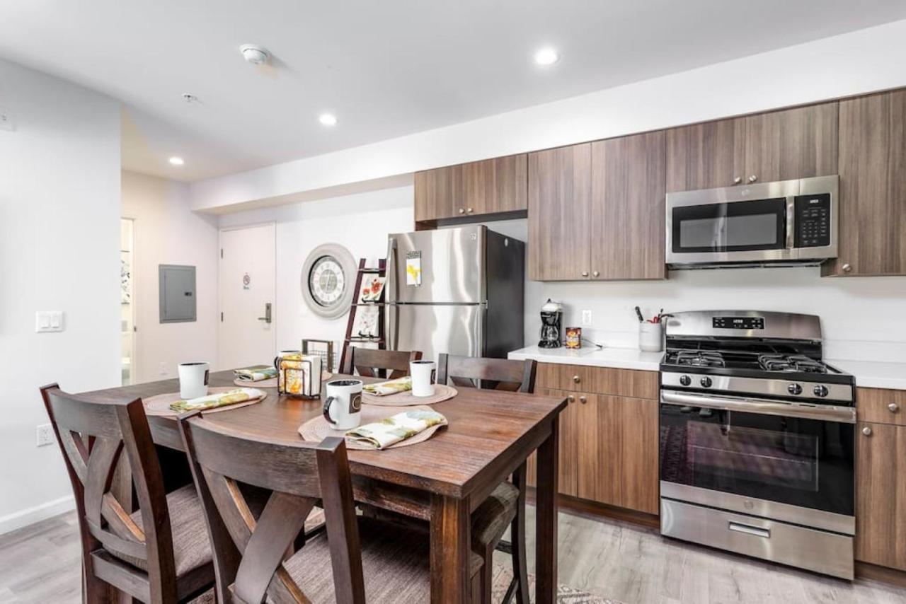 Balcony 2br 2b In Heart Of K Town N *