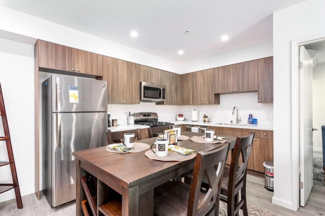 Balcony 2br 2b In Heart Of K Town N