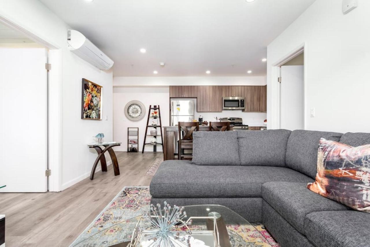 Balcony 2br 2b In Heart Of K Town N Apartment Los Angeles