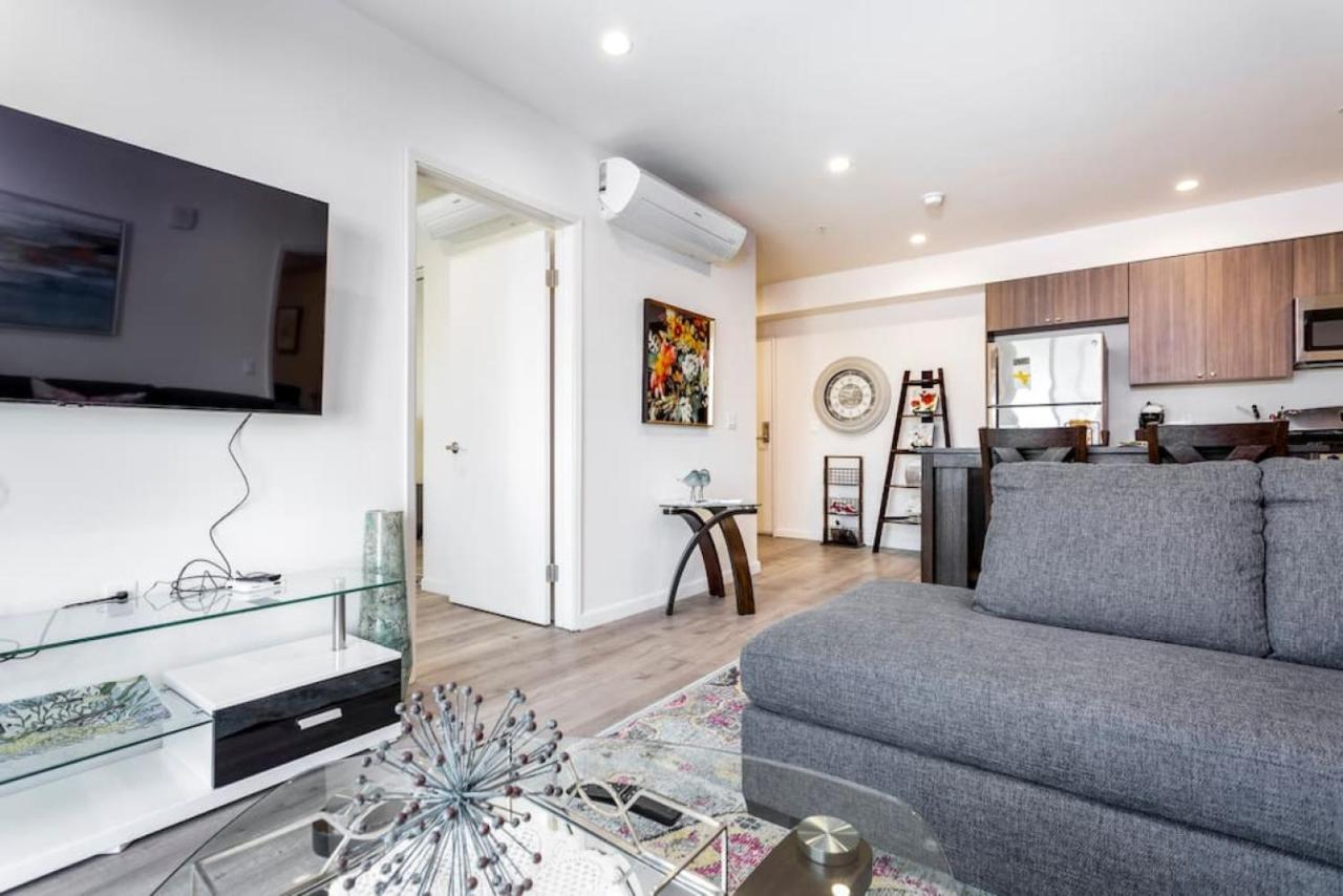 Balcony 2br 2b In Heart Of K Town N Apartment *