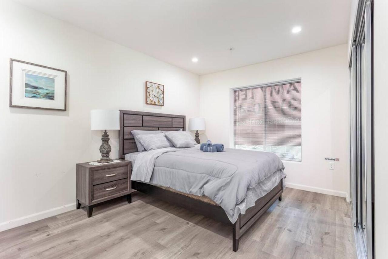 Apartment Balcony 2br 2b In Heart Of K Town N *
