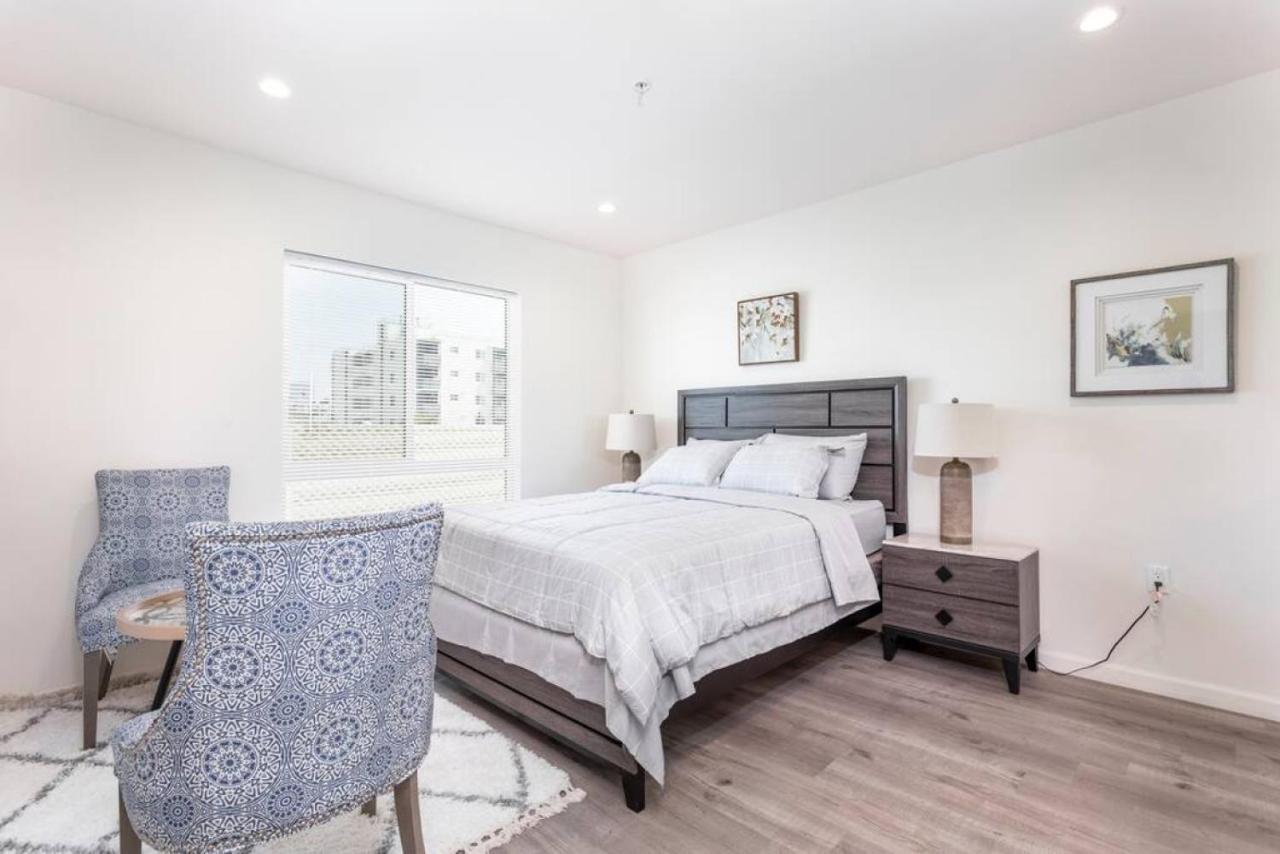 Balcony 2br 2b In Heart Of K Town N