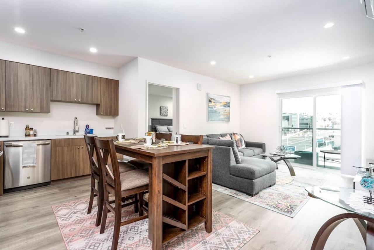 Apartment Balcony 2br 2b In Heart Of K Town N Los Angeles