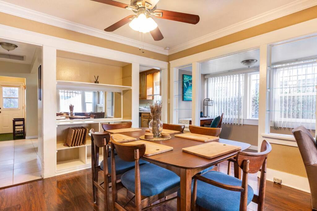 Charming Angeles Craftsman-cottage House *