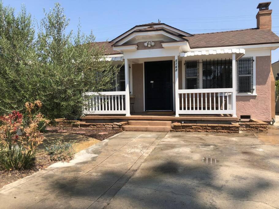 Charming Angeles Craftsman-cottage House