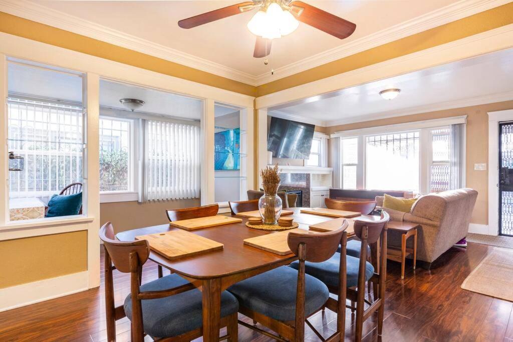 Charming Angeles Craftsman-cottage House Holiday home