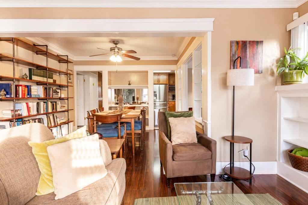 Charming Angeles Craftsman-cottage House Holiday home Los Angeles