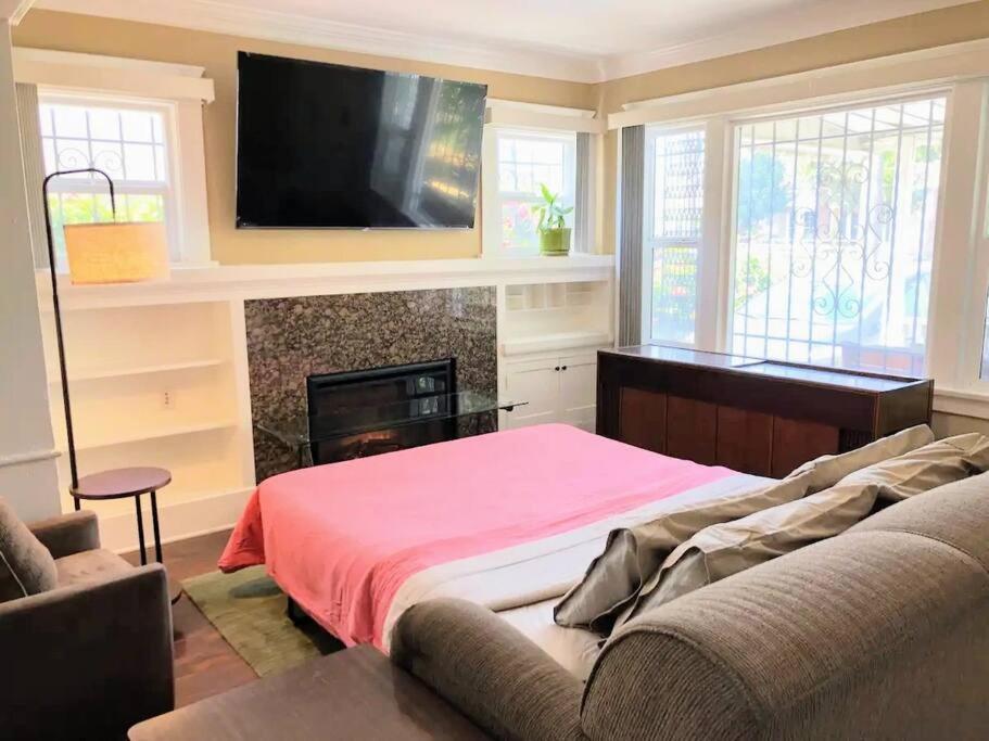 Charming Angeles Craftsman-cottage House Holiday home *