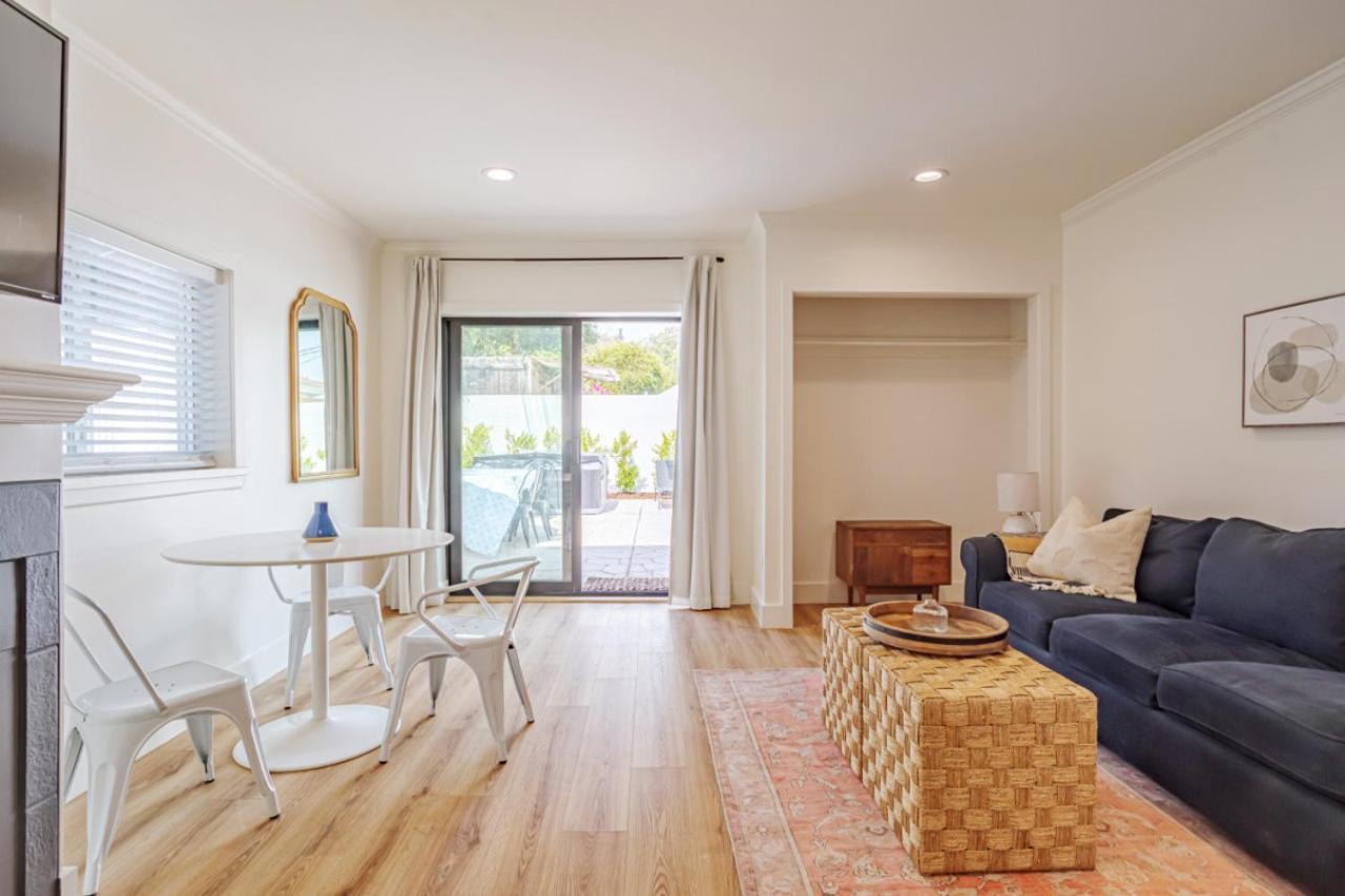 Elegant Guest Unit Universal Sleeps 6 Hot Tub