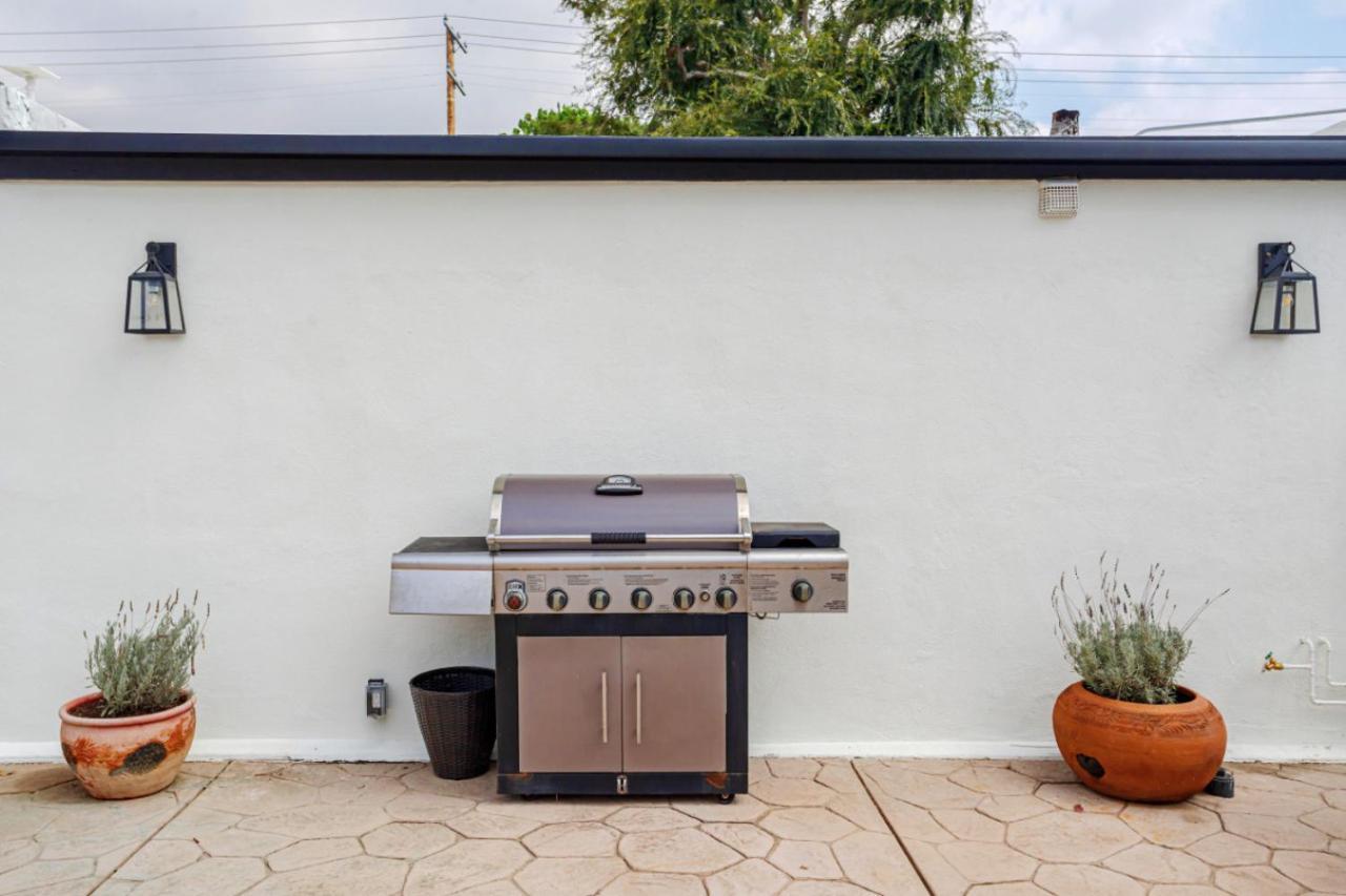 Elegant Guest Unit Universal Sleeps 6 Hot Tub Holiday home Los Angeles