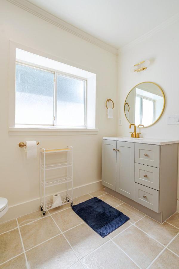 Elegant Guest Unit Universal Sleeps 6 Hot Tub