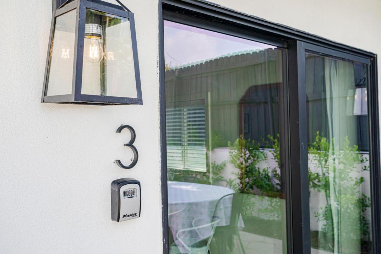 Holiday home Elegant Guest Unit Universal Sleeps 6 Hot Tub *