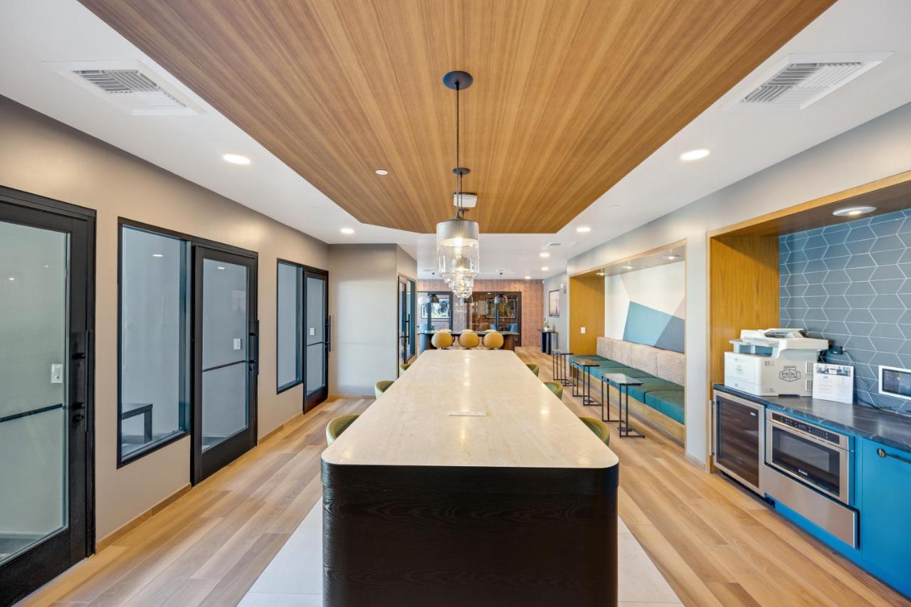 One Lux Hollywood View La Apartment *