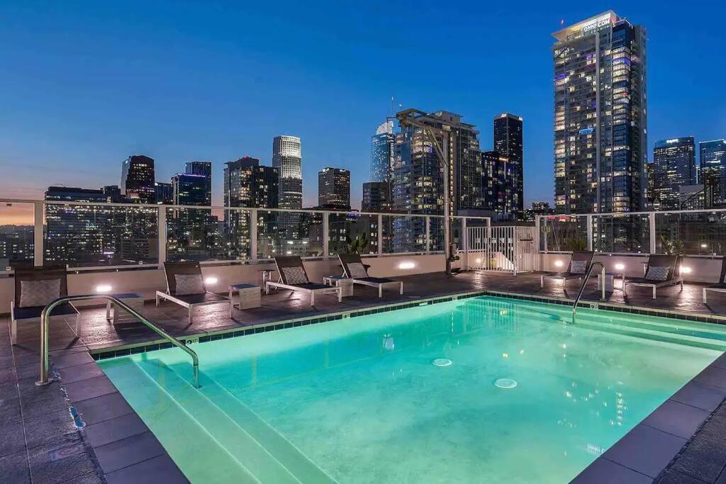 Modern Loft In Dtla - Rooftop Pool & Free Parking! Apartment