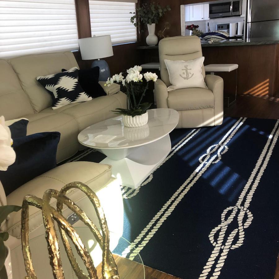 Luxury Afloat Yacht Paradise 3 Bedrooms 3Bath 5 Beds With Full Marina View Botel