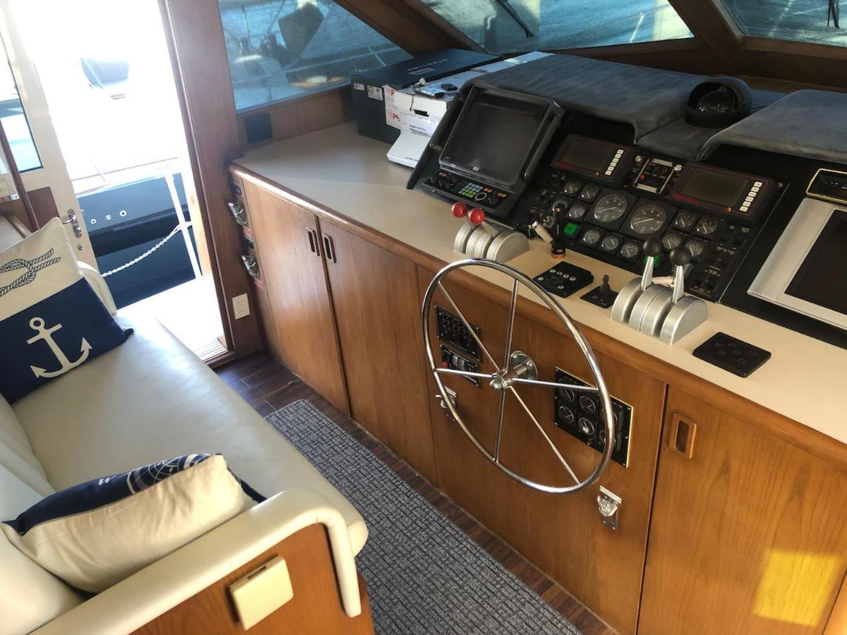 Luxury Afloat Yacht Paradise 3 Bedrooms 3Bath 5 Beds With Full Marina View *