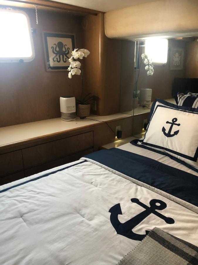 Luxury Afloat Yacht Paradise 3 Bedrooms 3Bath 5 Beds With Full Marina View Botel *