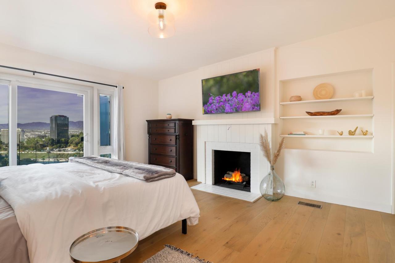 Luxury Hollywood Hills Gated View Estate - Ultra Private And Gorgeous! Minutes To Universal And Hollywood! * Los Angeles