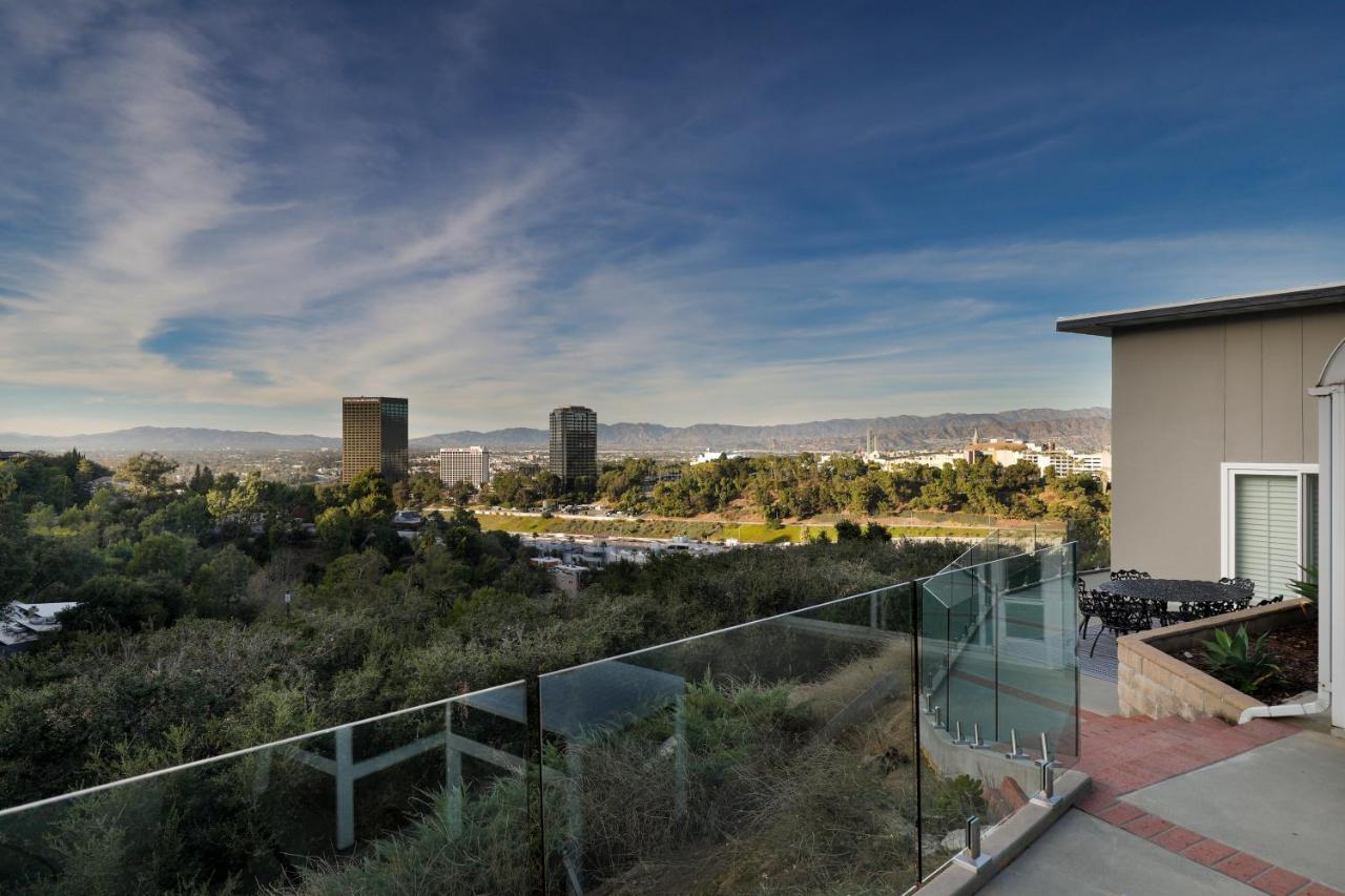Luxury Hollywood Hills Gated View Estate - Ultra Private And Gorgeous! Minutes To Universal And Hollywood! * Los Angeles