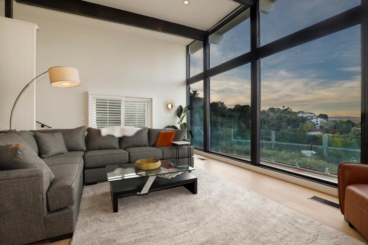 Luxury Hollywood Hills Gated View Estate - Ultra Private And Gorgeous! Minutes To Universal And Hollywood! *