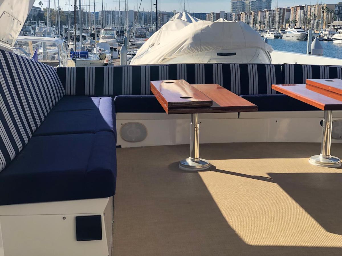 Botel Luxury Afloat Yacht Paradise 3 Bedrooms 3Bath 5 Beds With Full Marina View