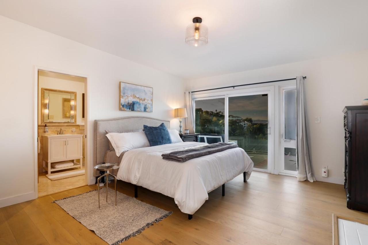 Luxury Hollywood Hills Gated View Estate - Ultra Private And Gorgeous! Minutes To Universal And Hollywood! *